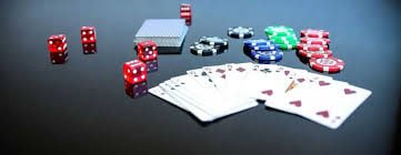 Pengguna Indonesia menyaksikan pertandingan sepak bola Liga 1 di platform iblet